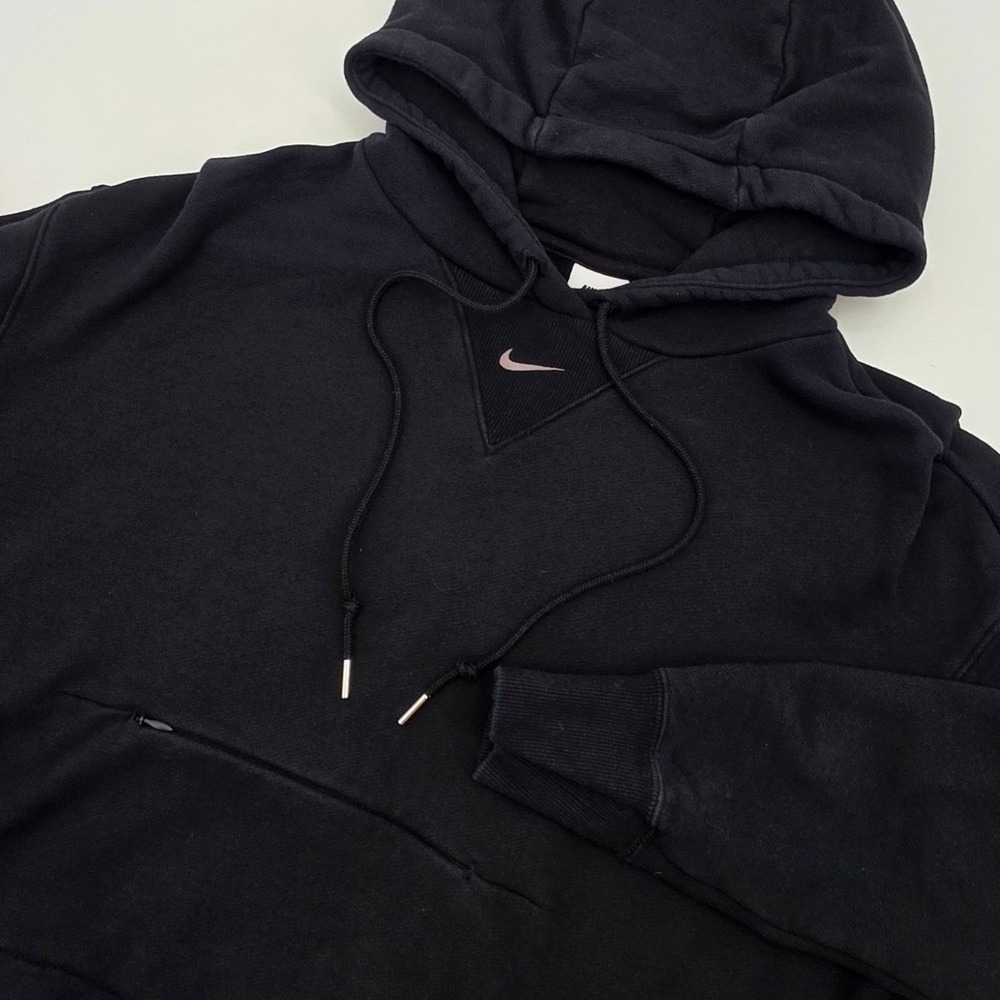 NIKE CENTER SWOOSH CROPPED HOODIE WOMENS MEDIUM BLACK SWEATSHIRT ZIP POCKET EUC
